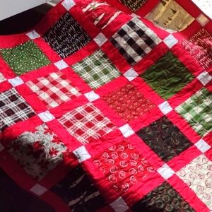 Christmas themed lap quilt. 40x47 inches